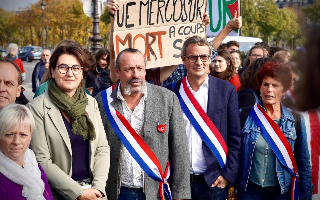 Mobilisation organisée par la confédération paysanne à Paris aujourd’hui contre le MERCOSUR