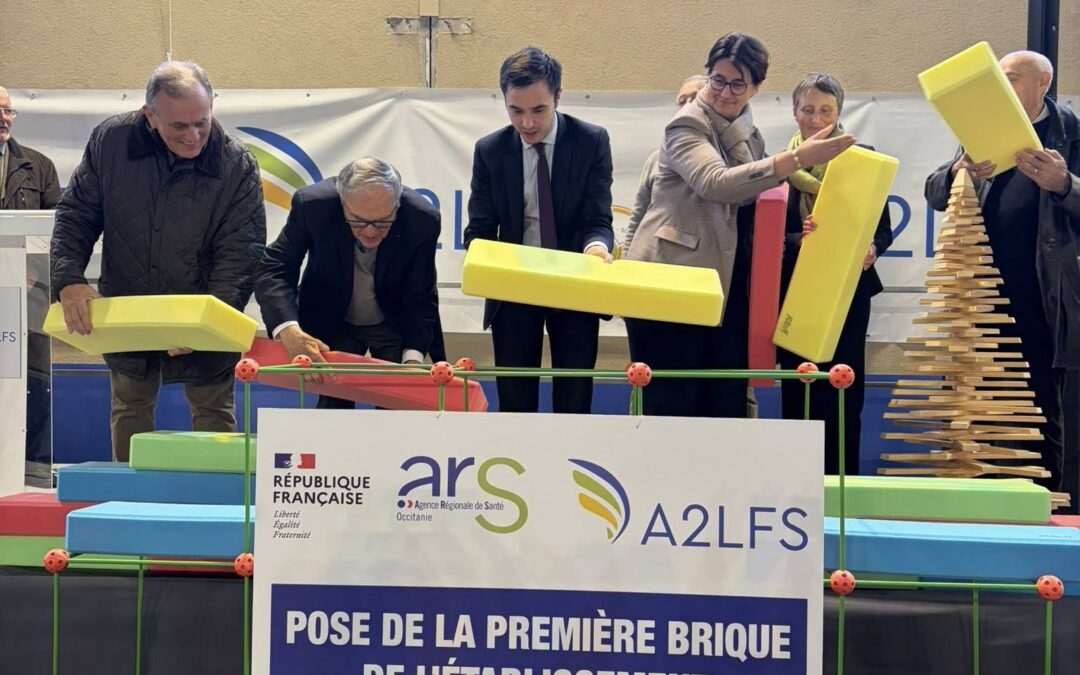 Pose de la première brique de l’Établissement d’Accueil Temporaire d’Urgence à Montrodat